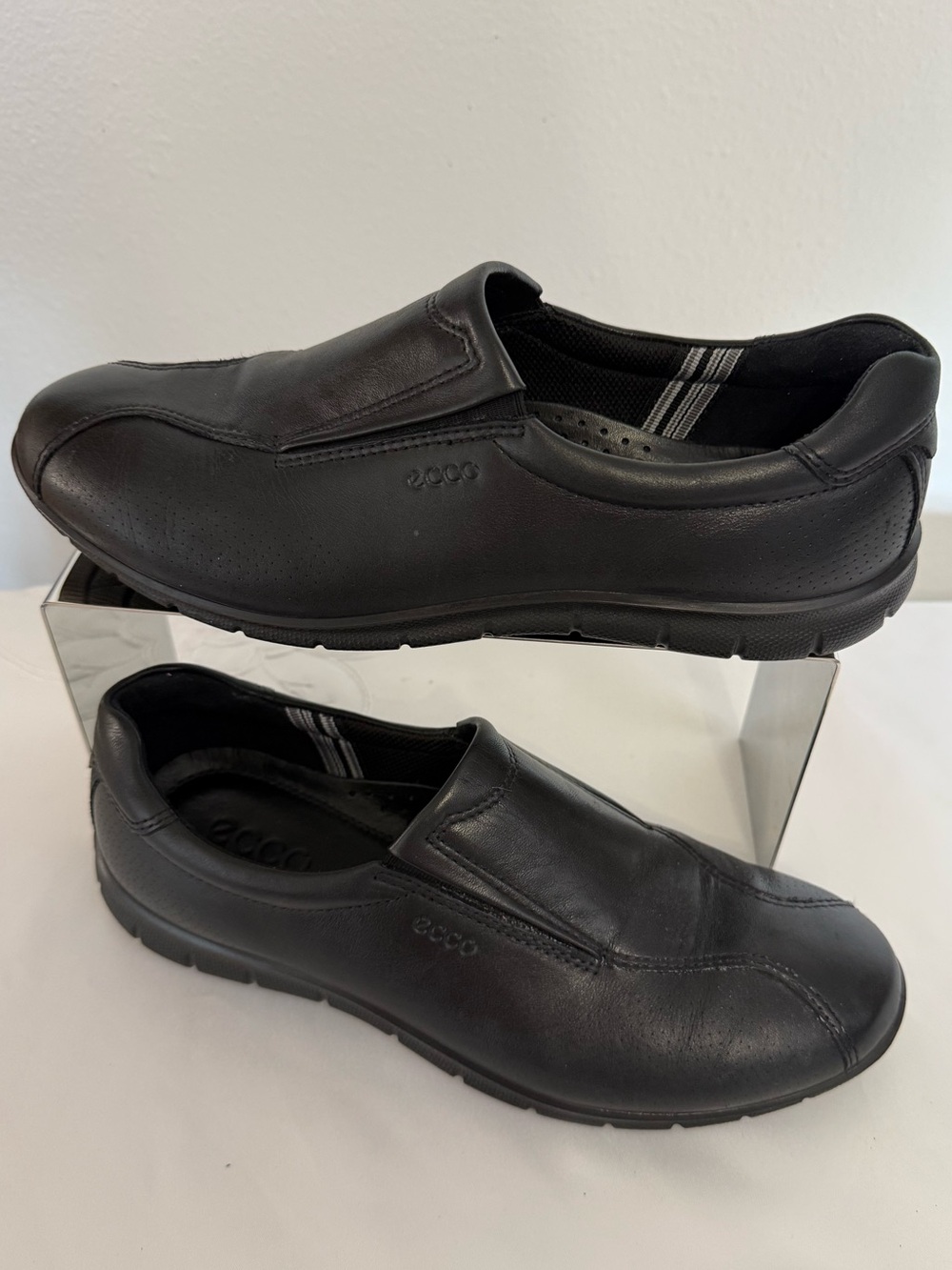 Black Leather ECCO Babett Slip-On women’s casual comfort shoes. Size 9